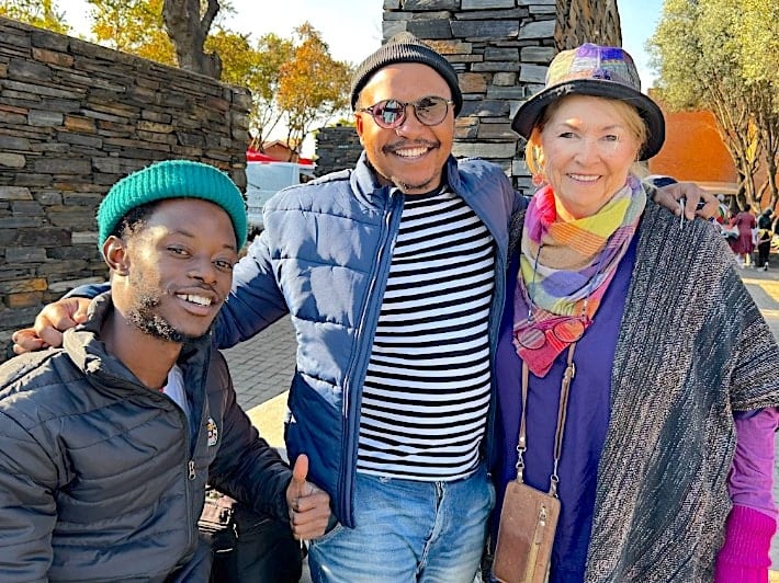 Lebo’s Soweto Backpackers guides, Lerato and Mfundo and Lorraine Keenan Hero Holidays, Johannesburg © Elsa Dixon