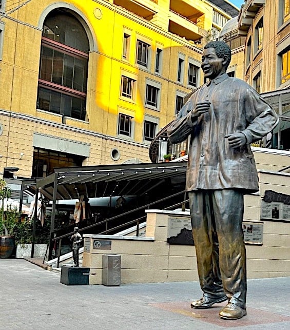 Statue of Nelson Mandela, Nelson Mandela Square, Sandton, Johannesburg © Elsa Dixon