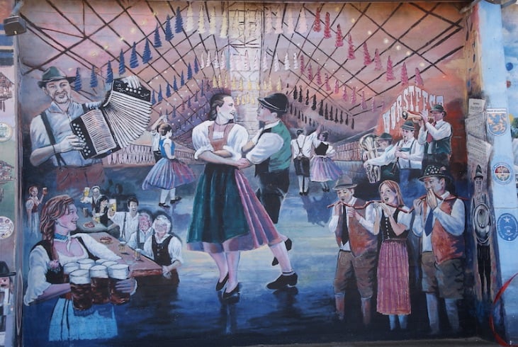 New Braunfels mural depicting German heritage © Scott Kendall