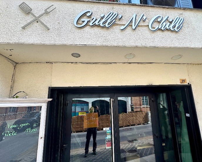 Grill N Chill entrance © Scott Kendall
