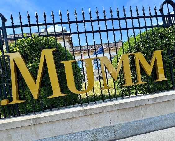 Mumm name on gate © Scott Kendall