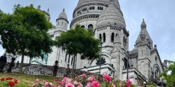 Sacre Couer with pink flowers © Scott Kendall