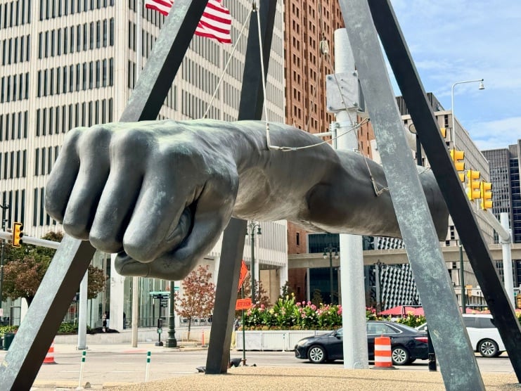 Joe Louis monument, The Fist © Scott Kendall