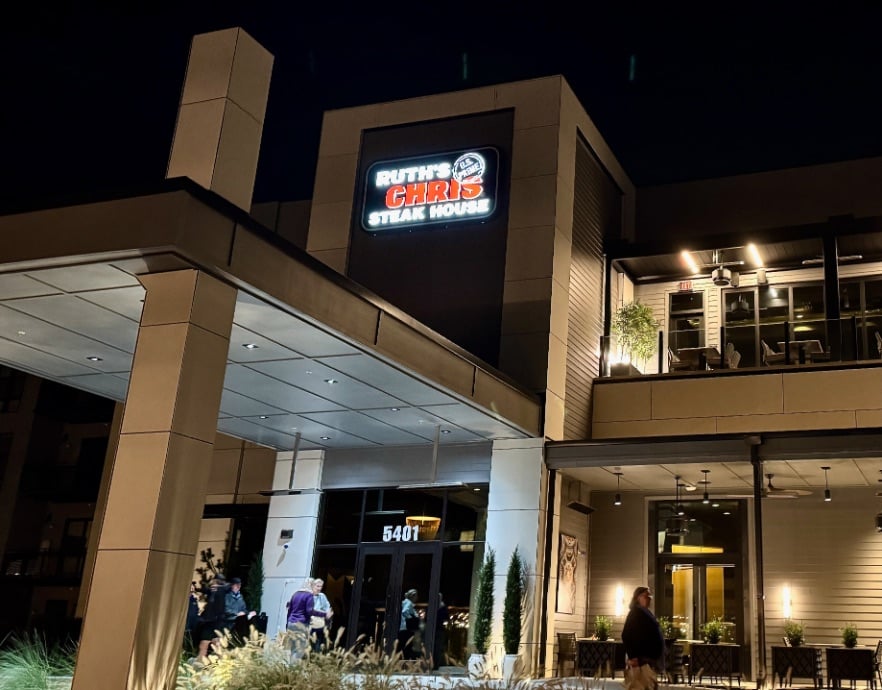 Ruth's Chris - largest Ruth's Chris in the world © Scott Kendall