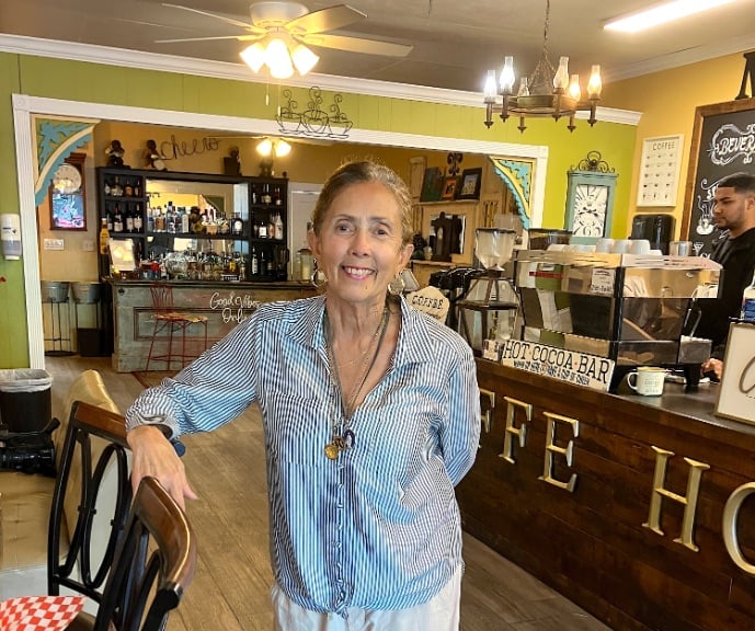 Lamp Lighter Coffee House – Diane Wiltz © Merle Rosenstein