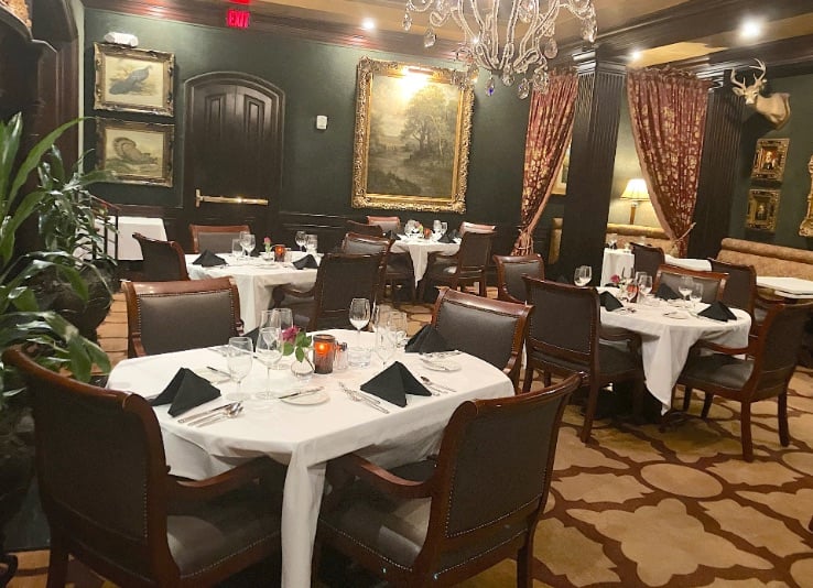 Mr.Lester's Steakhouse © Merle Rosenstein