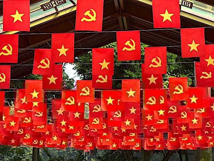 Communist flags are everywhere in Hanoi © Scott Kendall 