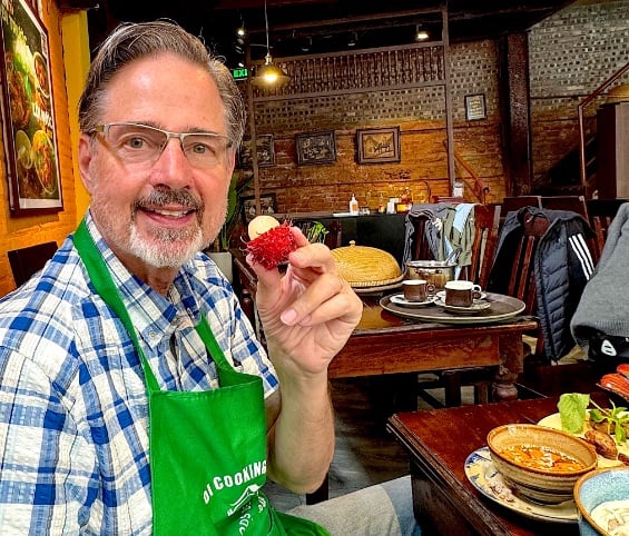 Cooking class – Scott eating Rambutan © Scott Kendall