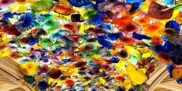 The Bellagio colorful glass ceiling by Chihuly © Scott Kendall