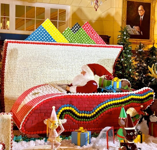The Broadmoor gingerbread Santa 2025 © Scott Kendall