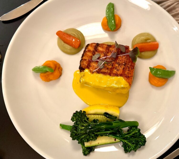 Parchetto Bistro salmon and fresh veggies © Scott Kendall