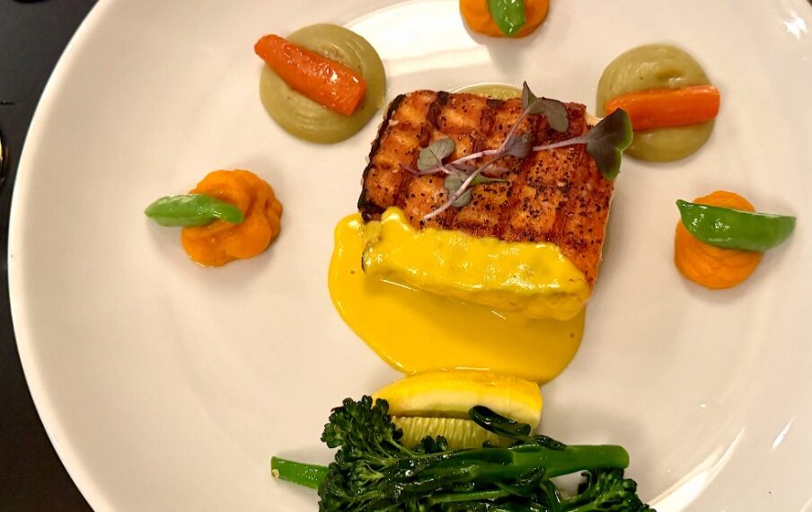 Parchetto Bistro salmon and fresh veggies © Scott Kendall