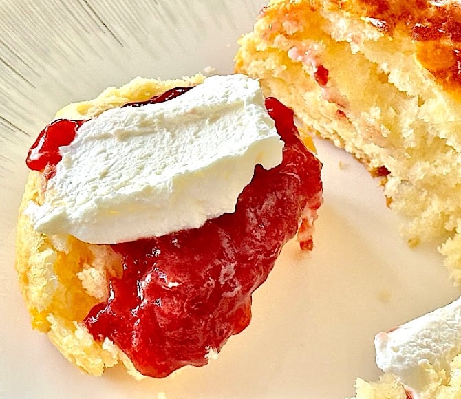 Banff Springs delicious scones © Scott Kendall