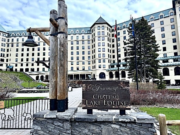 Lake Louise Fairmont Chateau Lake Louise © Scott Kendall
