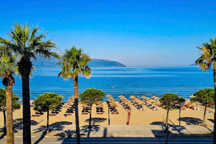 Lungomare, Vlore © Kevin Scanlon