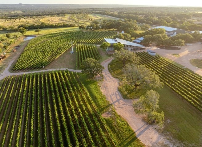 William Chris tasting room among the vineyards © William Chris