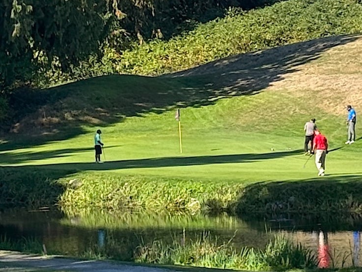 Guildford Golf Course green © Scott Kendall