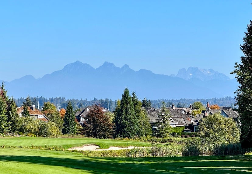 Morgan Creek Golf Club with mountains in the background © Scott Kendall