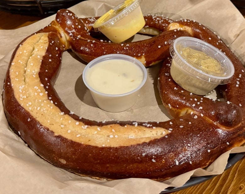 Frog Level Brewing giant pretzel © Scott Kendall