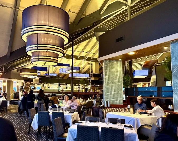 Chart House dining area © Scott Kendall 