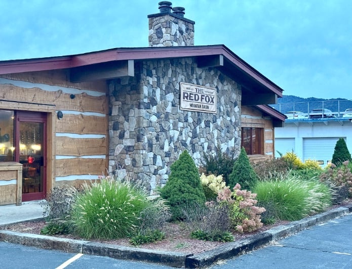 Red Fox Mountain Tavern exterior © Scott Kendall