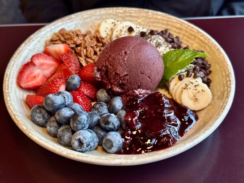 Royal Açai bowl with fresh fruits and sorbet © Scott Kendall