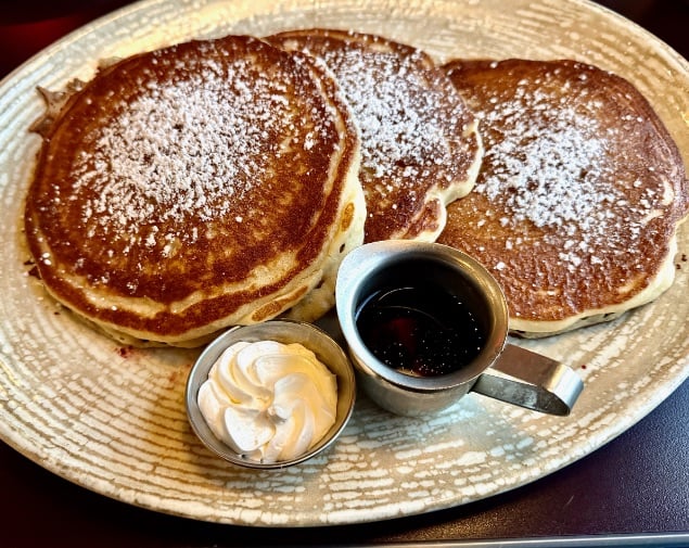 Royal Restaurant blueberry pancakes © Scott Kendall 